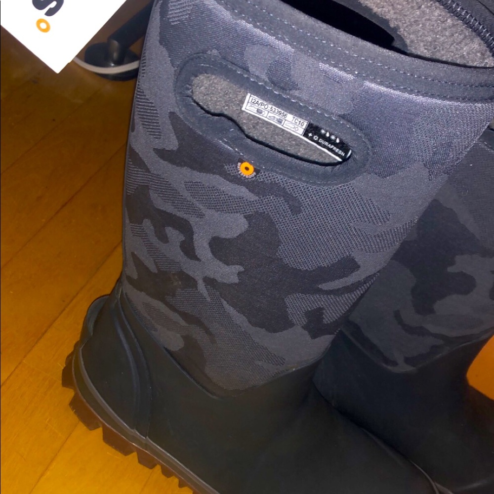 Size 8 Women’s Bogs Thermal boots